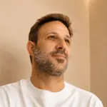 שחר עוז, מייסד עוז קליניק — פורטרט בקליניקה בפלורנטין